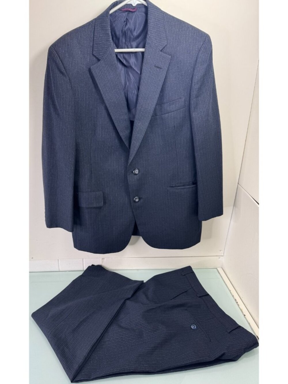 Hart Schaffner Marx 2 Piece Suit 40R Blazer 34X27 Pants Pinstripe Navy 2 Button